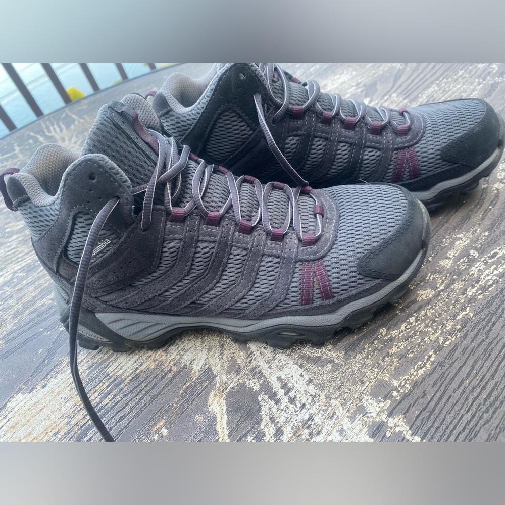 Columbia Boots 8.5